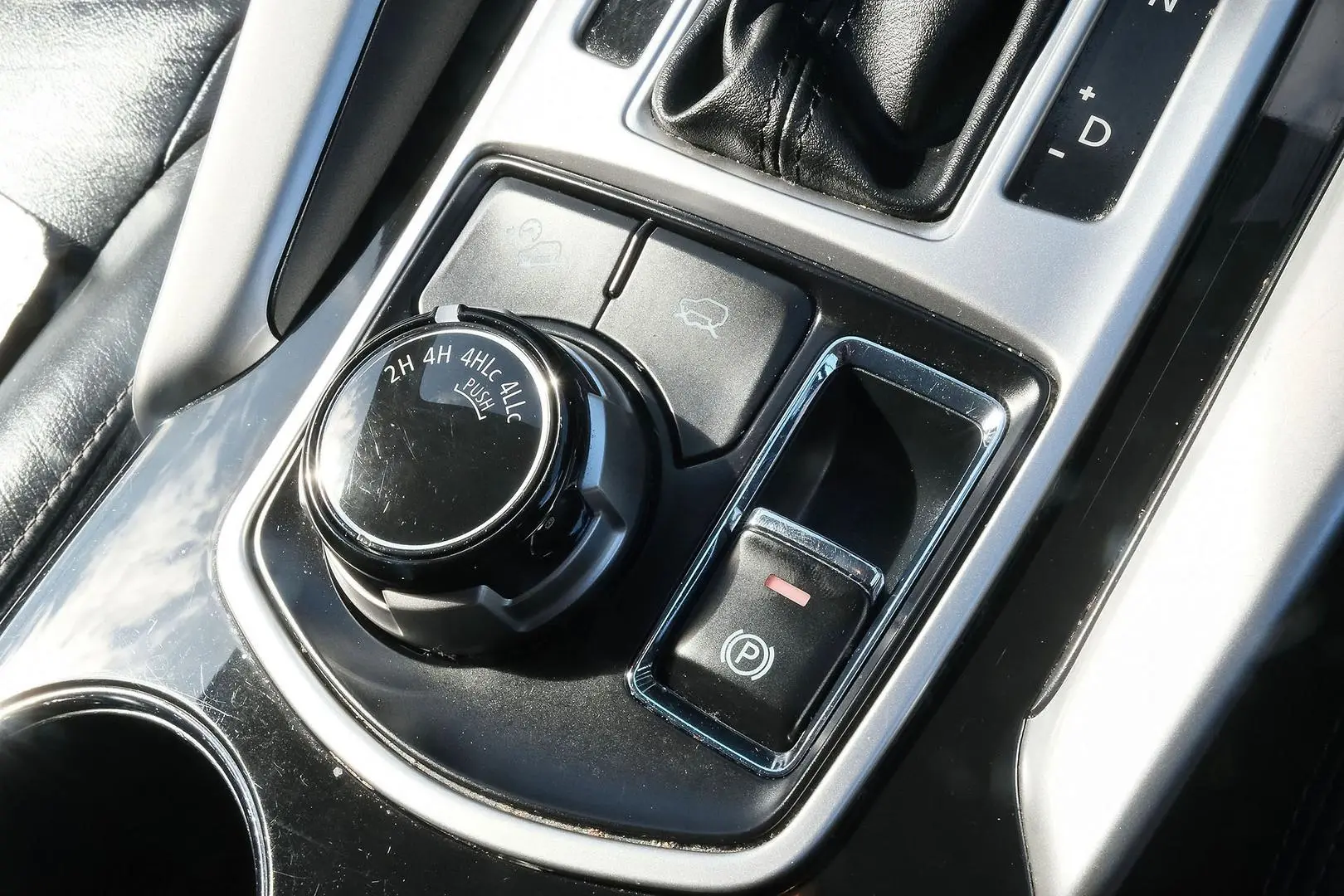 2017 Mitsubishi Pajero Sport Gallery Image 19