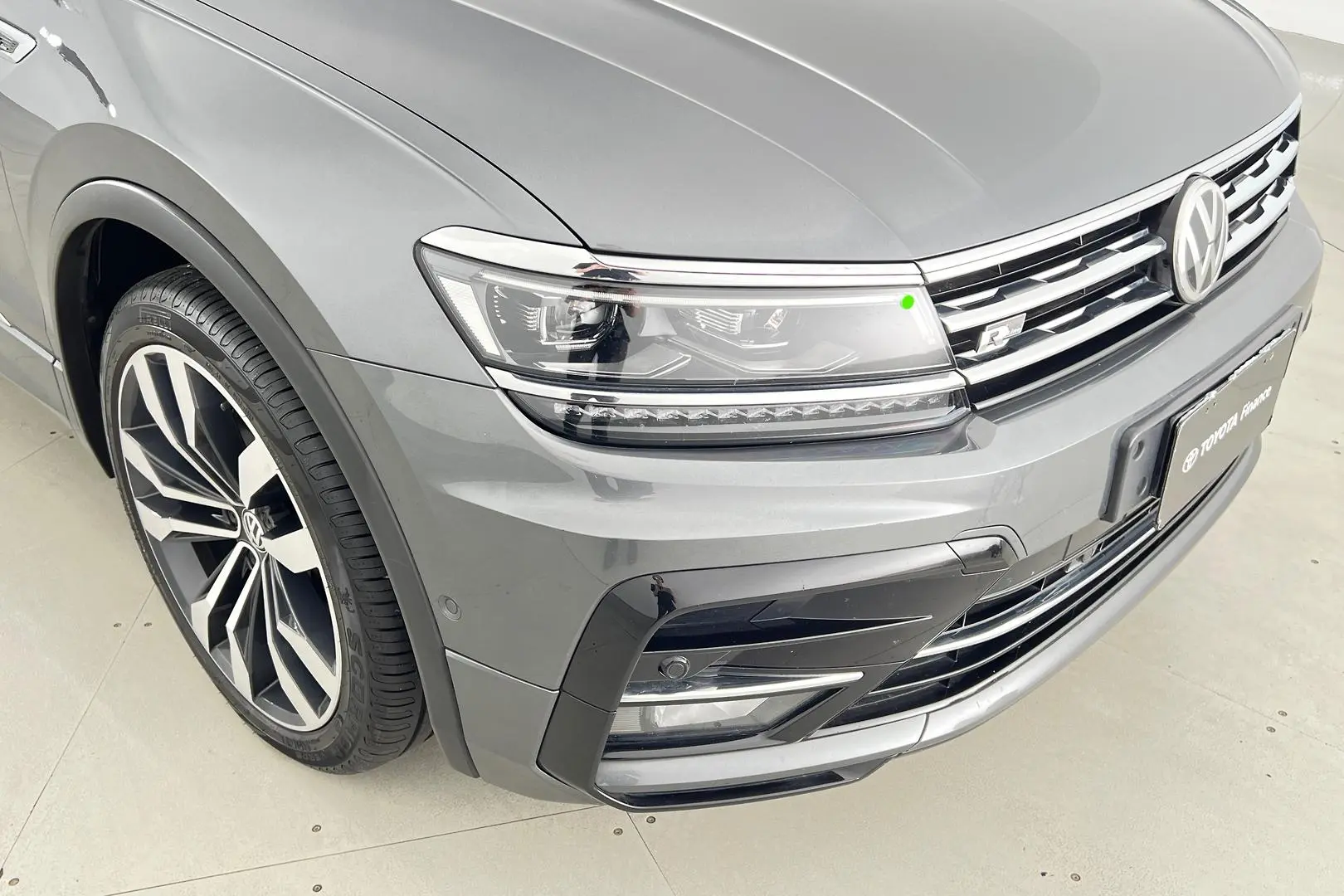 2020 Volkswagen Tiguan Gallery Image 10