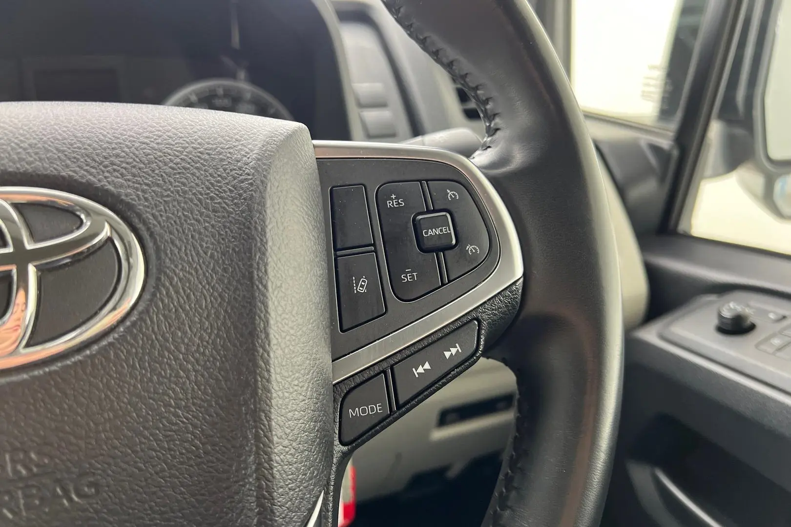 2021 Toyota Hiace Gallery Image 17