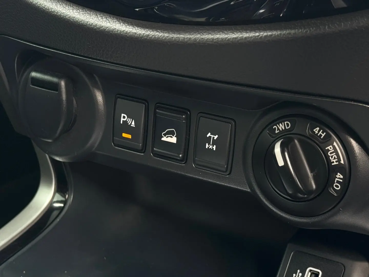 2020 Nissan Navara Gallery Image 17