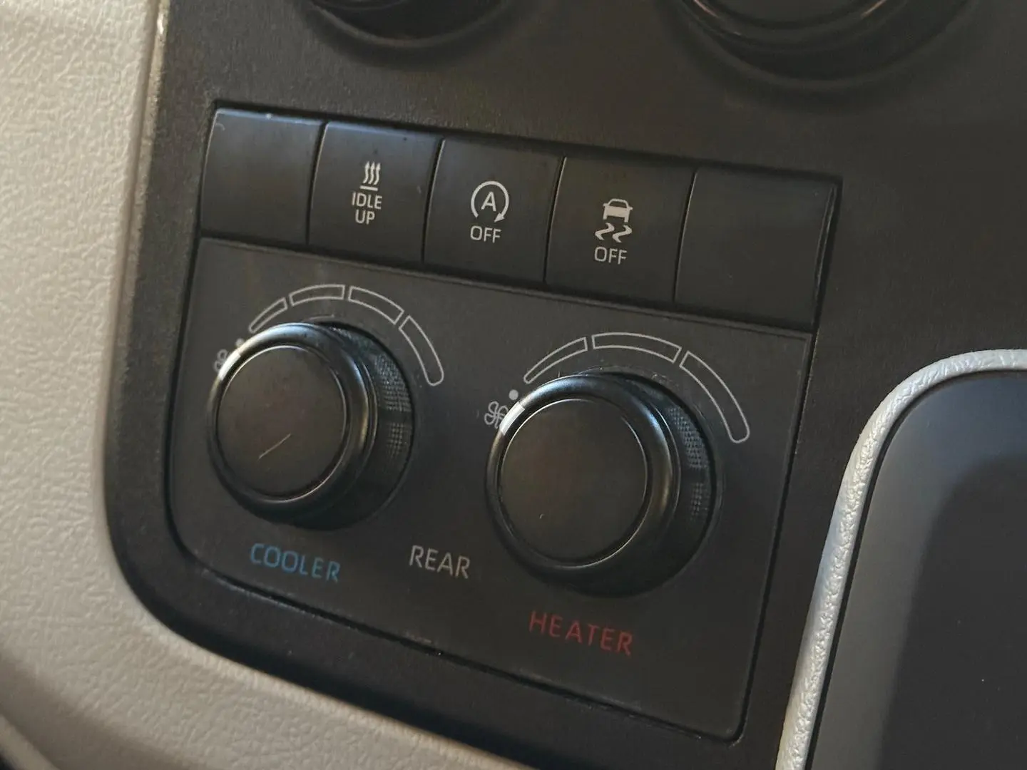 2020 Toyota Hiace Gallery Image 25