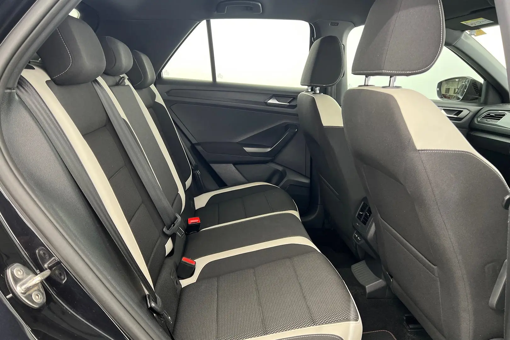 2021 Volkswagen T-Roc Gallery Image 19