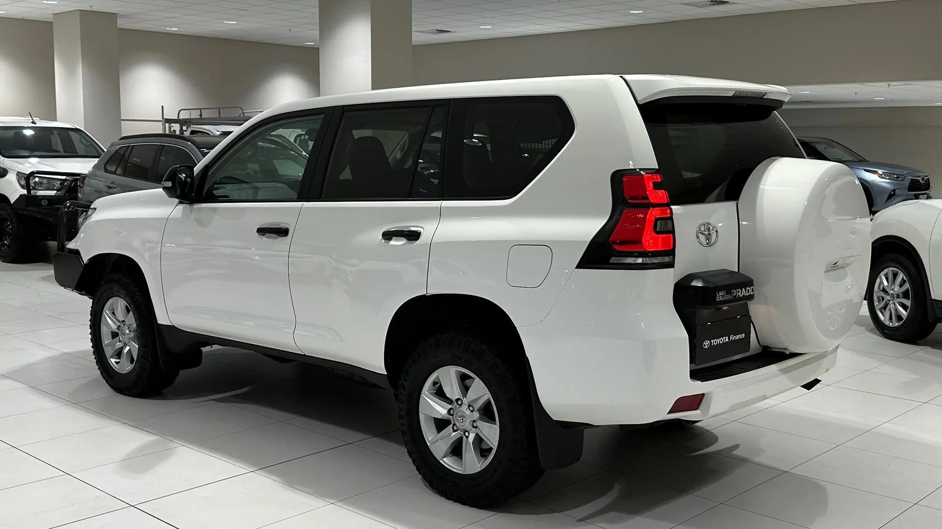 2022 Toyota Landcruiser Prado Gallery Image 8