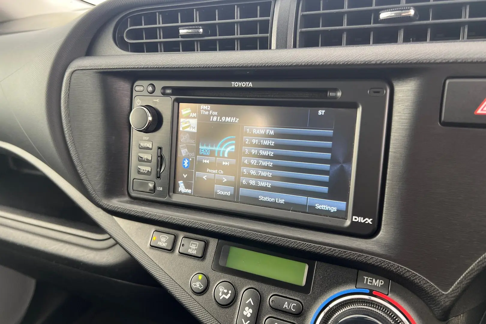 2013 Toyota Prius C Gallery Image 20