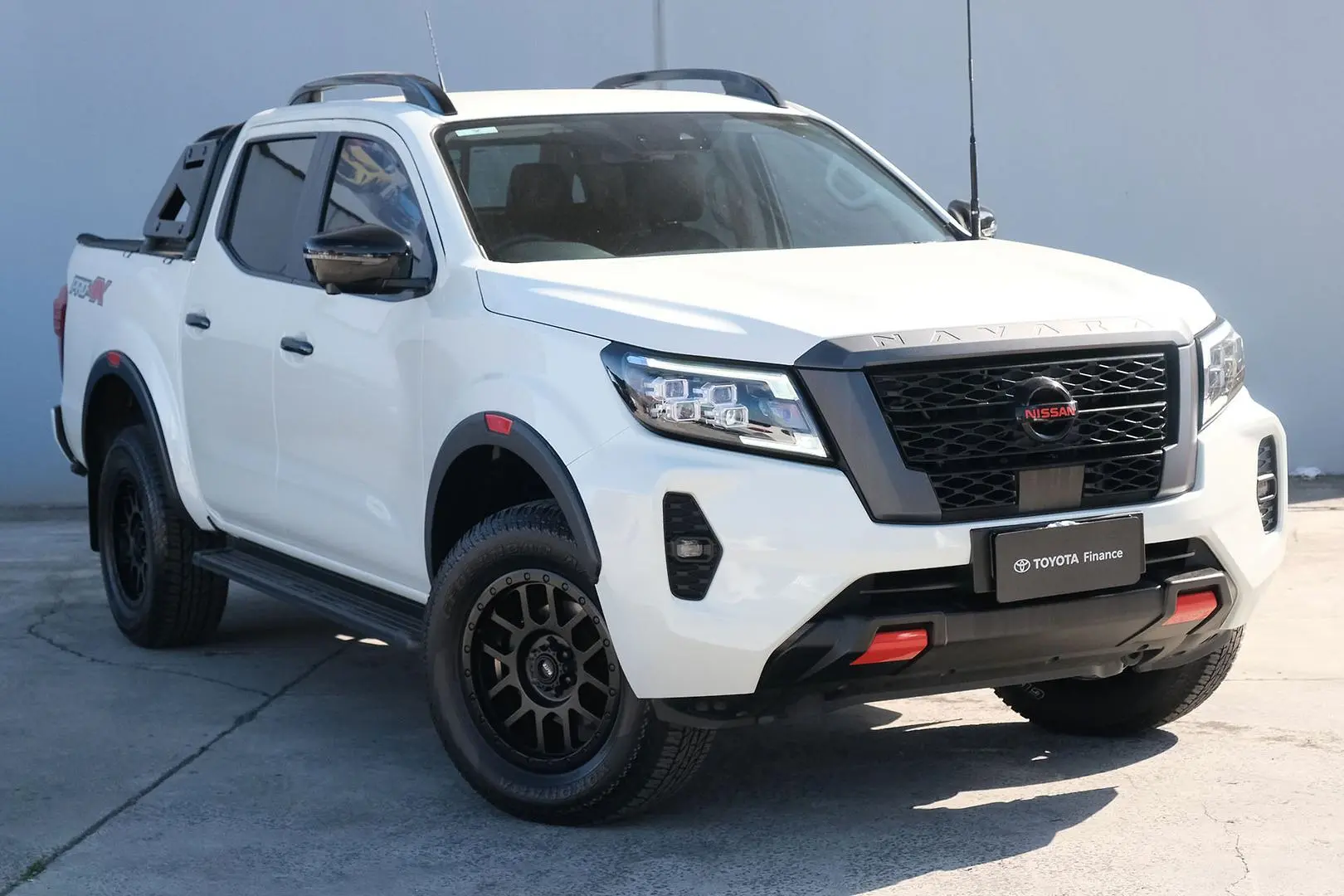 2021 Nissan Navara Gallery Image 1