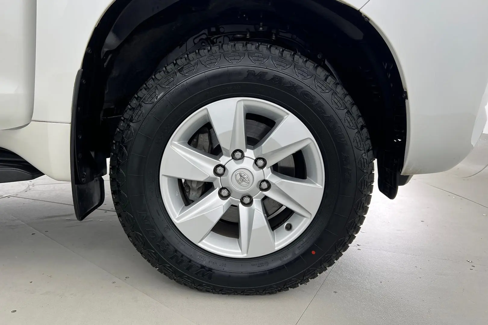 2019 Toyota Landcruiser Prado Gallery Image 24