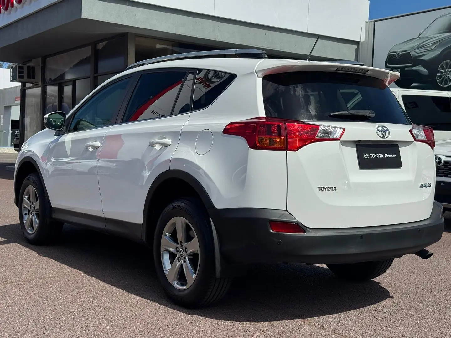 2015 Toyota RAV4 Gallery Image 7