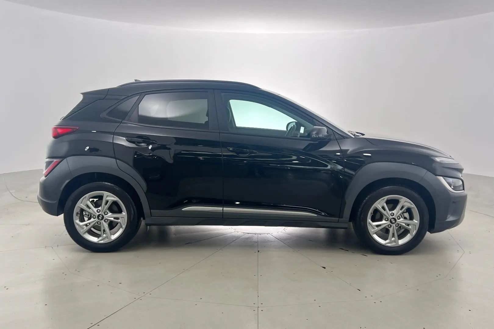 2023 Hyundai Kona Gallery Image 3