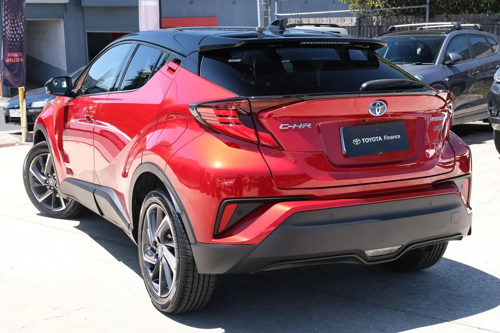 2021 Toyota C-Hr Gallery Image 2