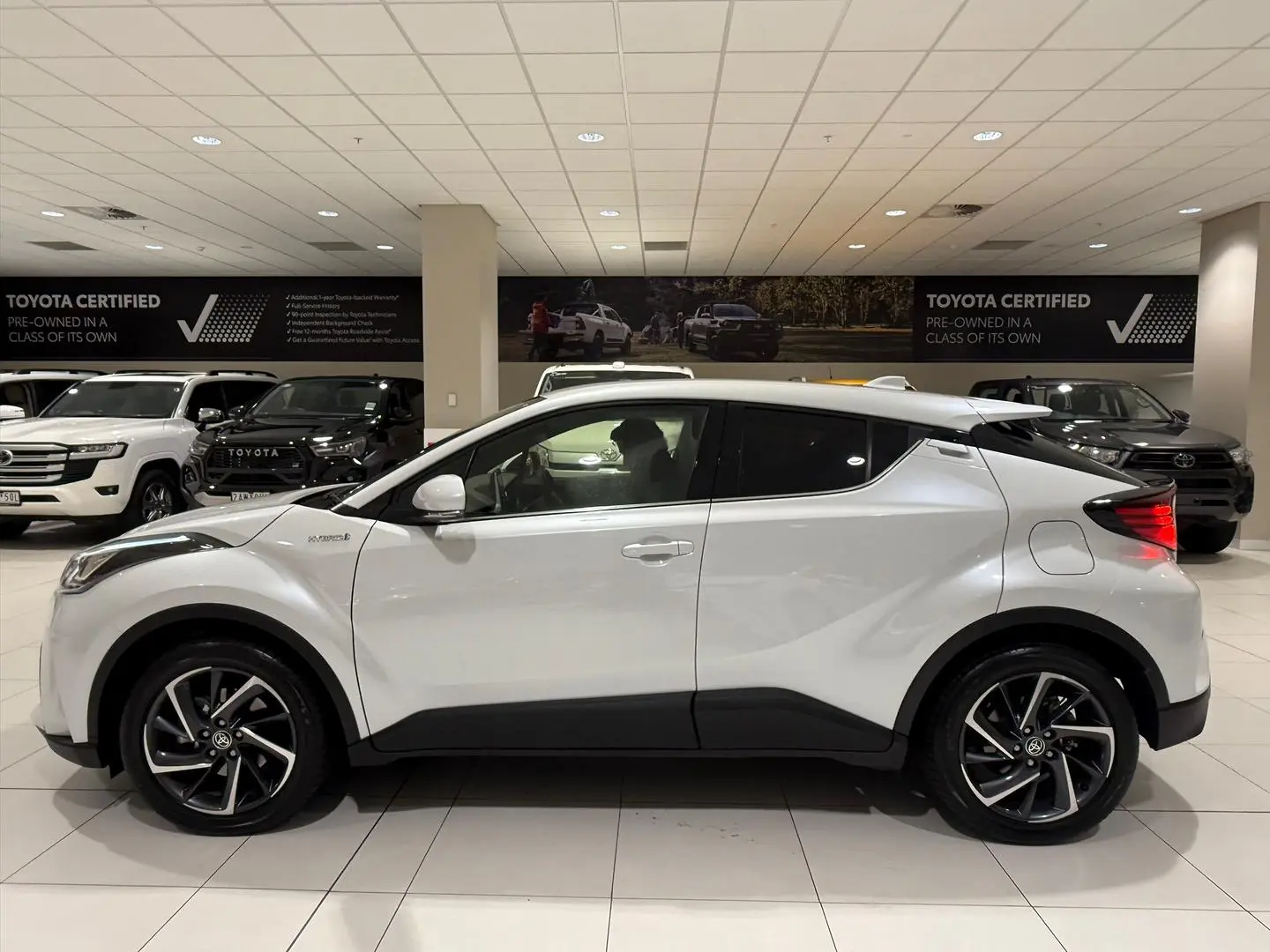 2022 Toyota C-HR Gallery Image 6
