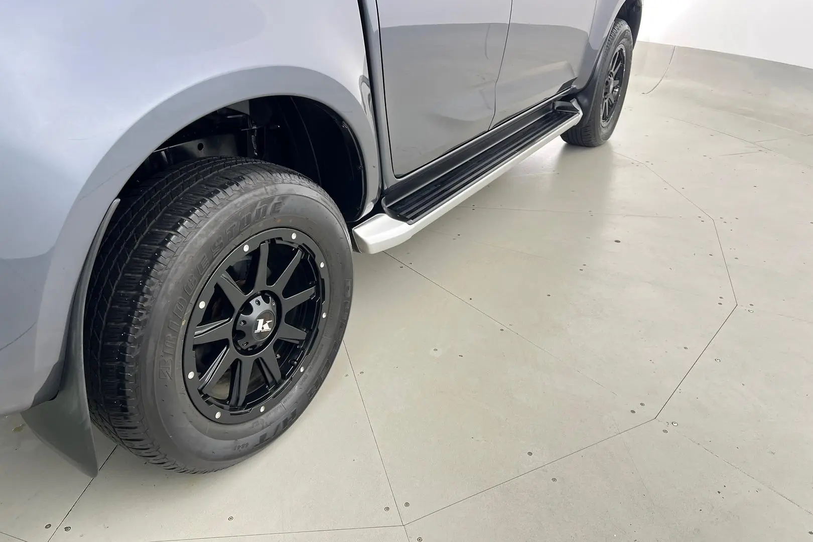 2022 Isuzu D-MAX Gallery Image 4
