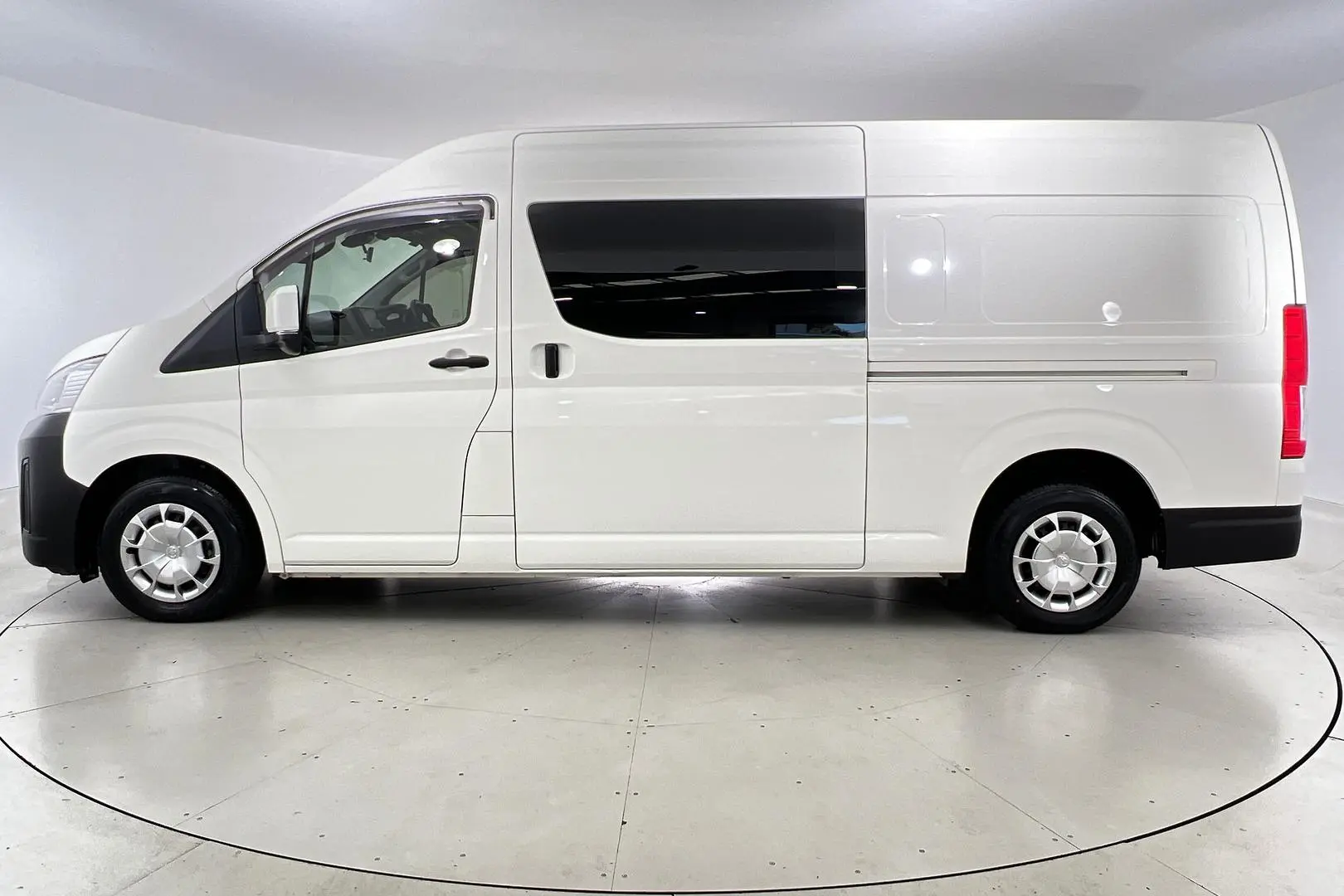 2021 Toyota Hiace Gallery Image 8