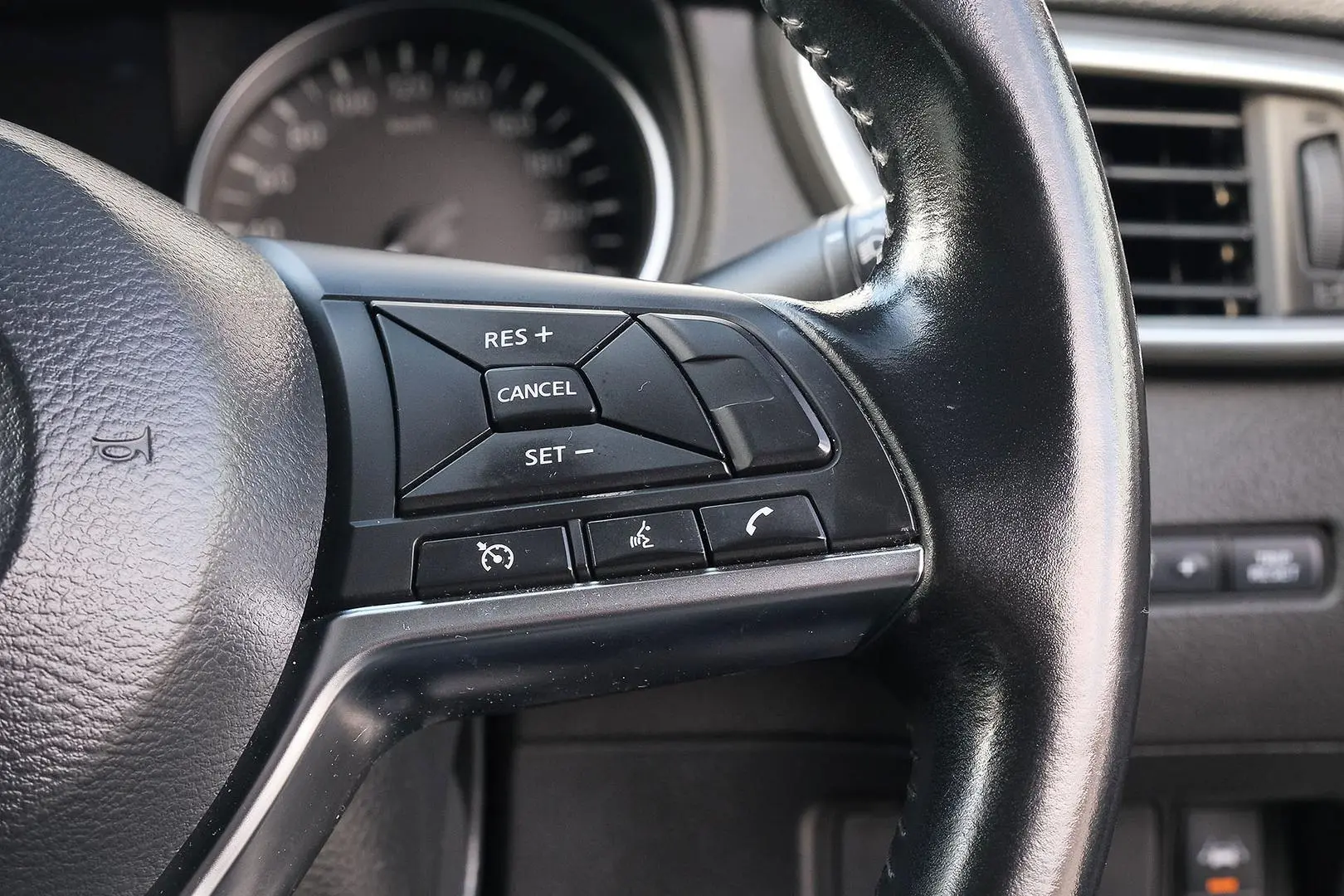 2020 Nissan QASHQAI Gallery Image 14
