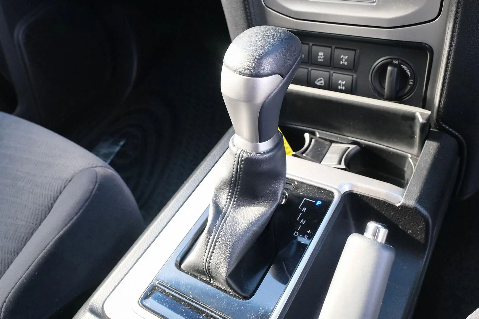 2022 Toyota Landcruiser Prado Gallery Image 19