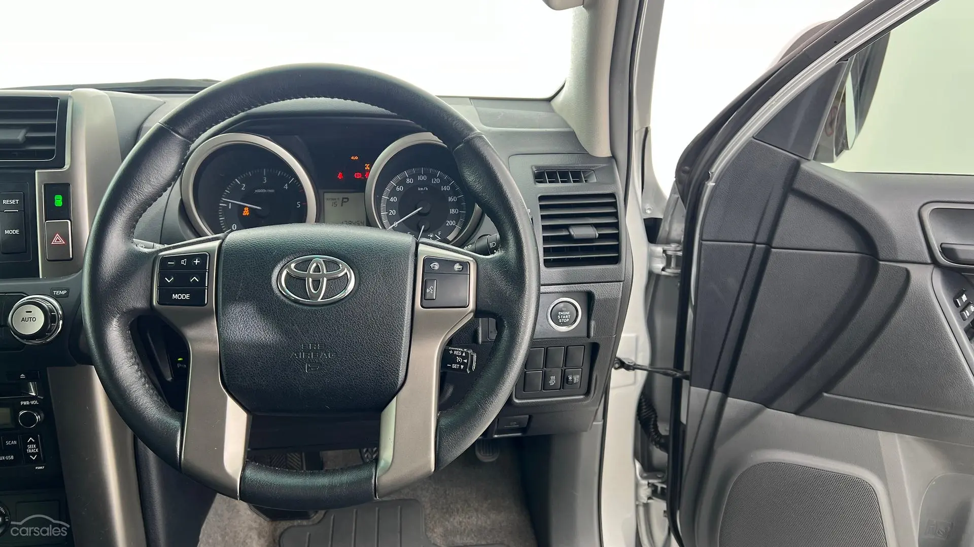 2013 Toyota Landcruiser Prado Image 17