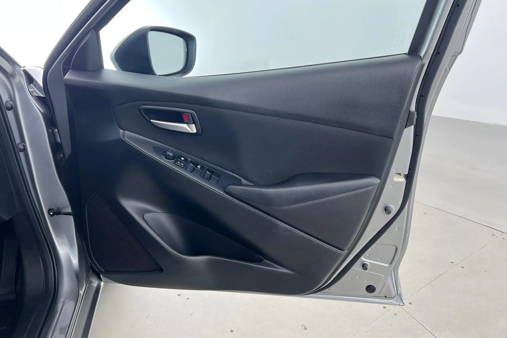 2017 Mazda 2 Gallery Image 11