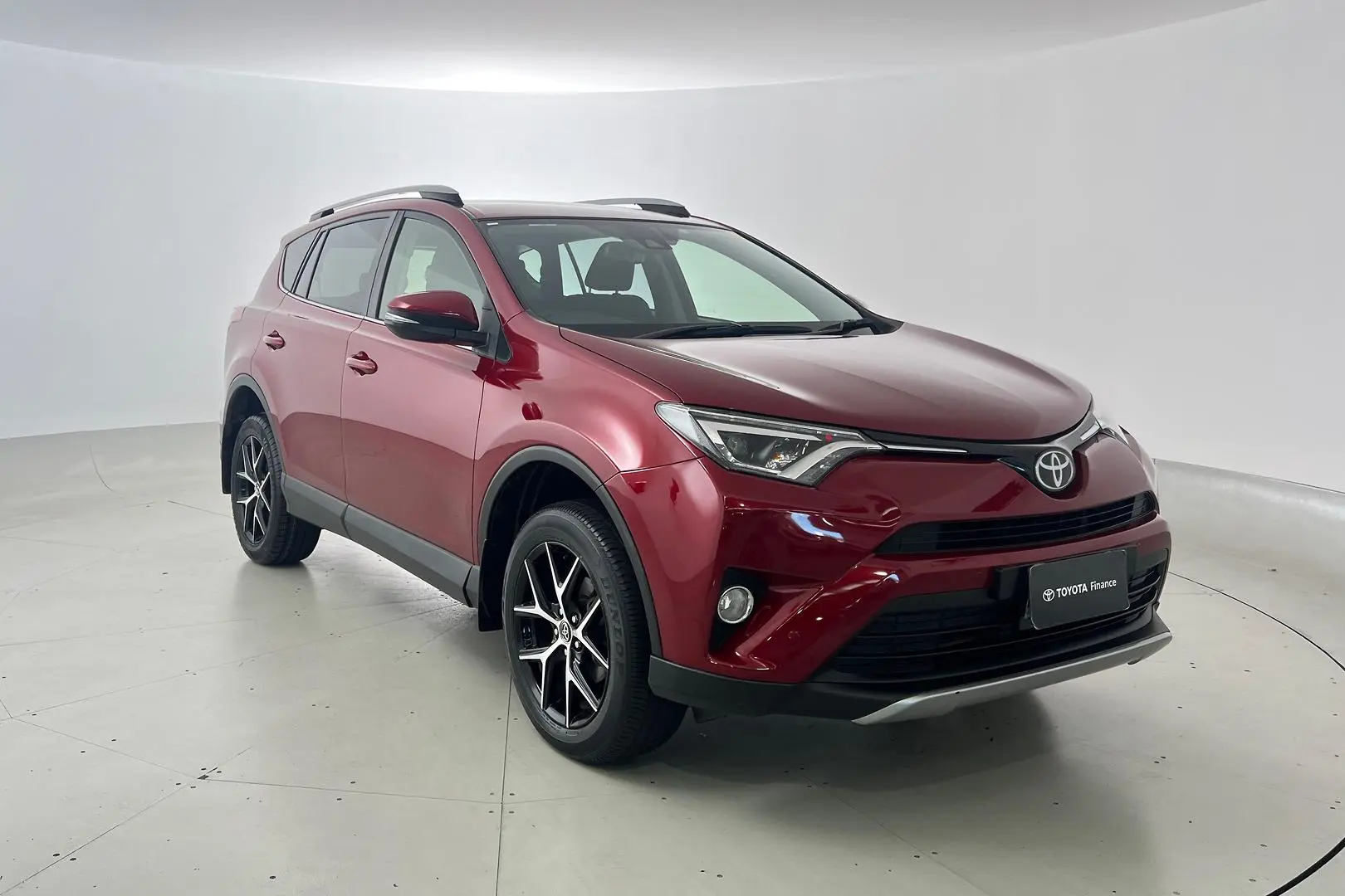 2018 Toyota RAV4 Gallery Image 1