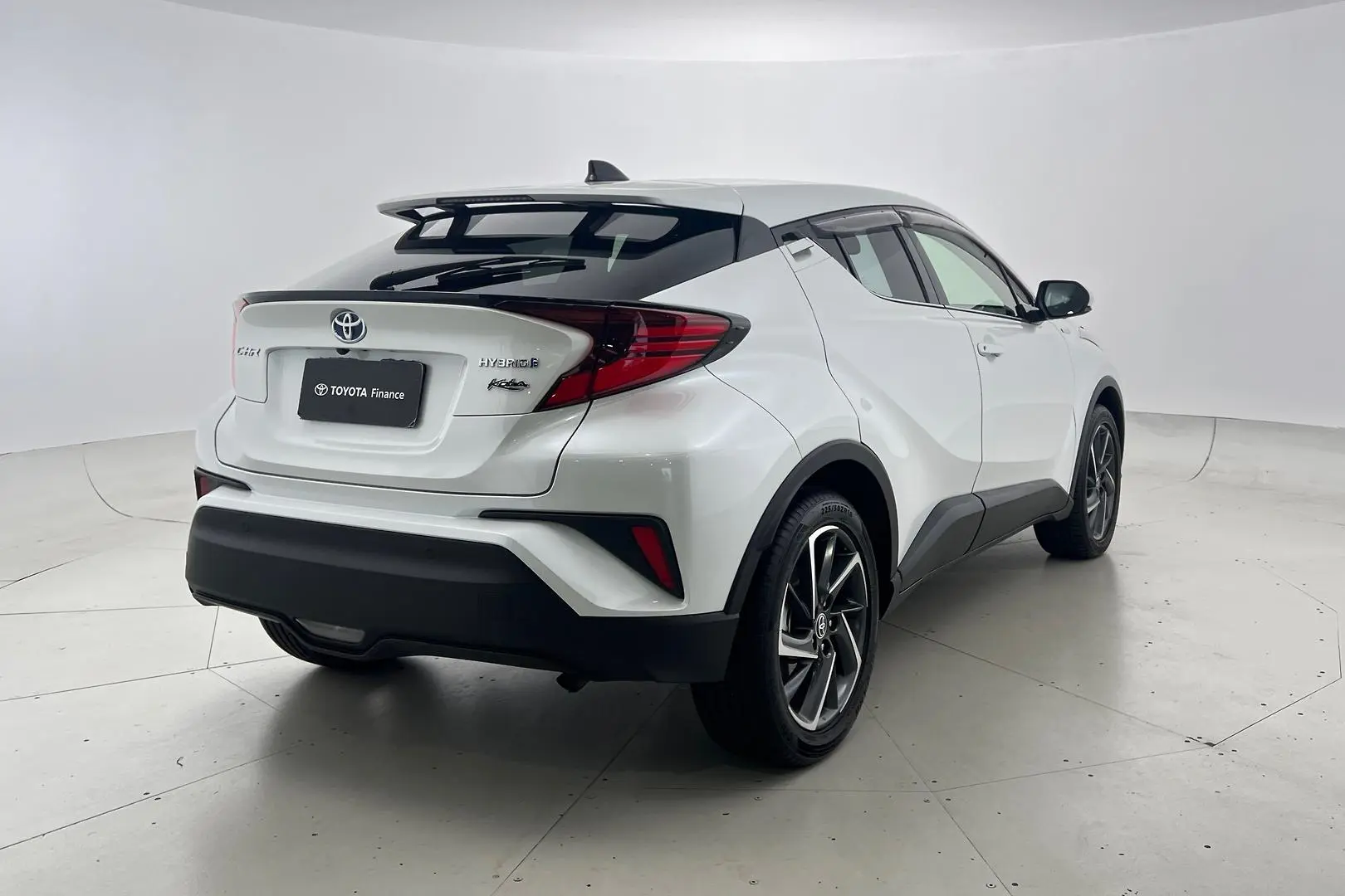 2022 Toyota C-HR Gallery Image 4