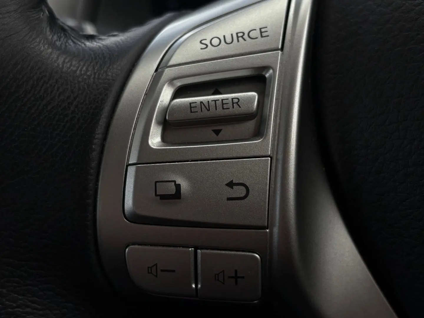 2020 Nissan Navara Gallery Image 19