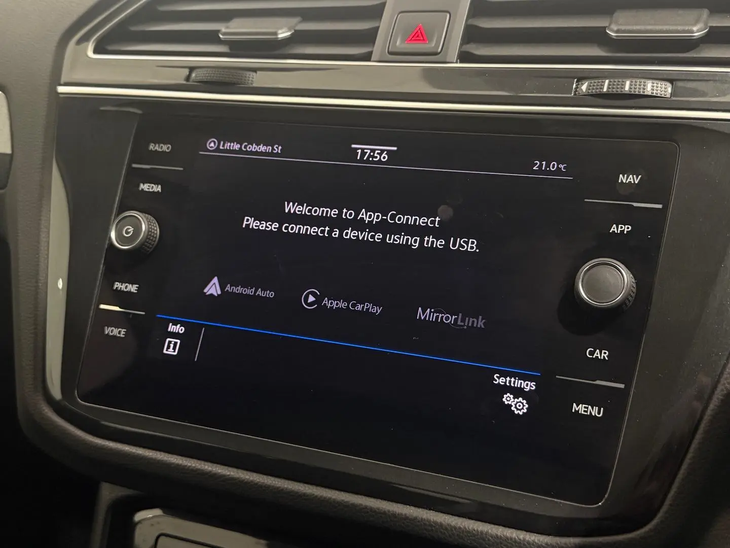 2022 Volkswagen Tiguan Gallery Image 19