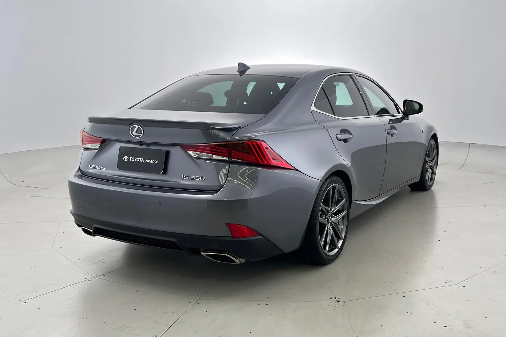 2019 Lexus IS Gallery Image 4