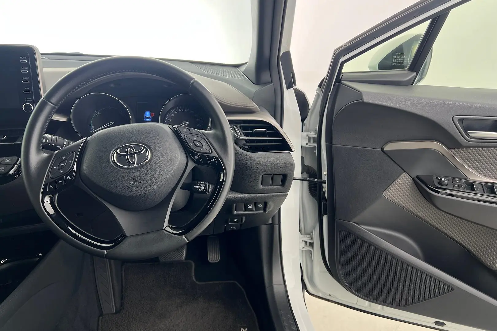 2022 Toyota C-HR Gallery Image 12