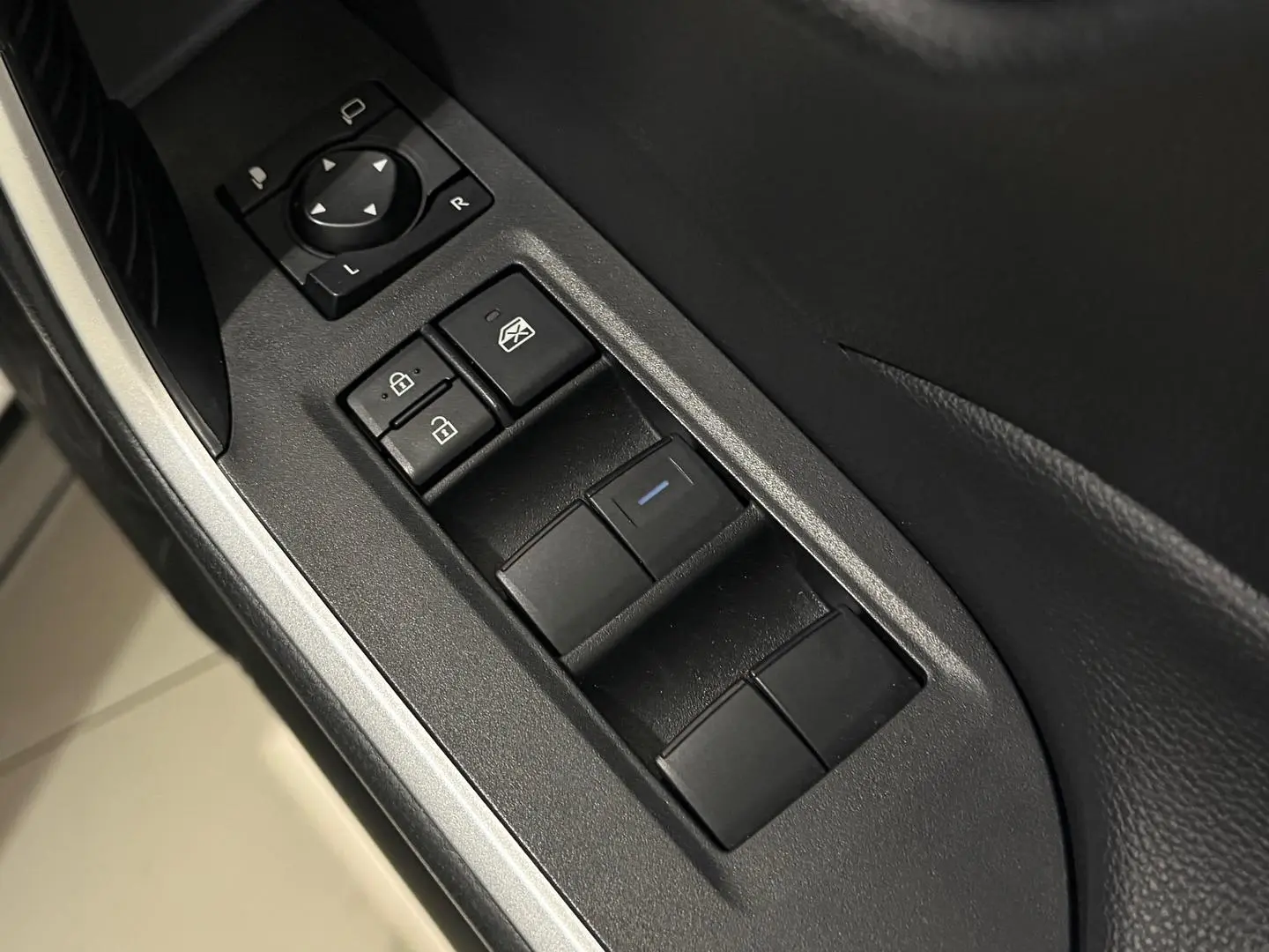 2022 Toyota RAV4 Gallery Image 13
