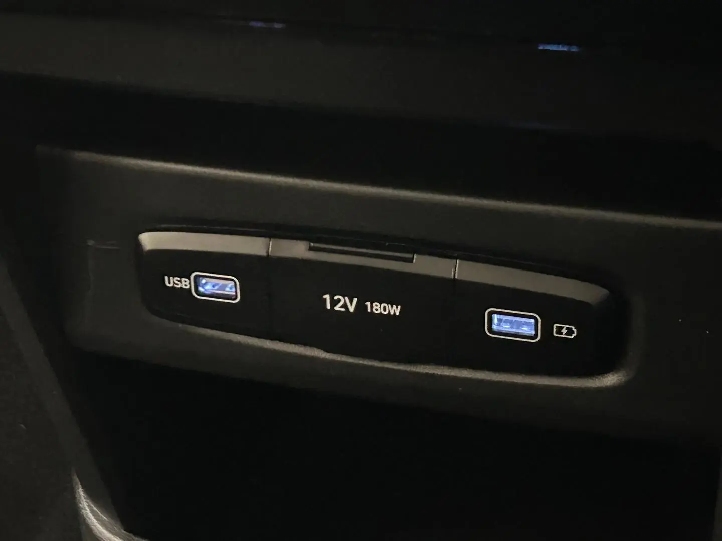 2022 Hyundai STARIA Gallery Image 24