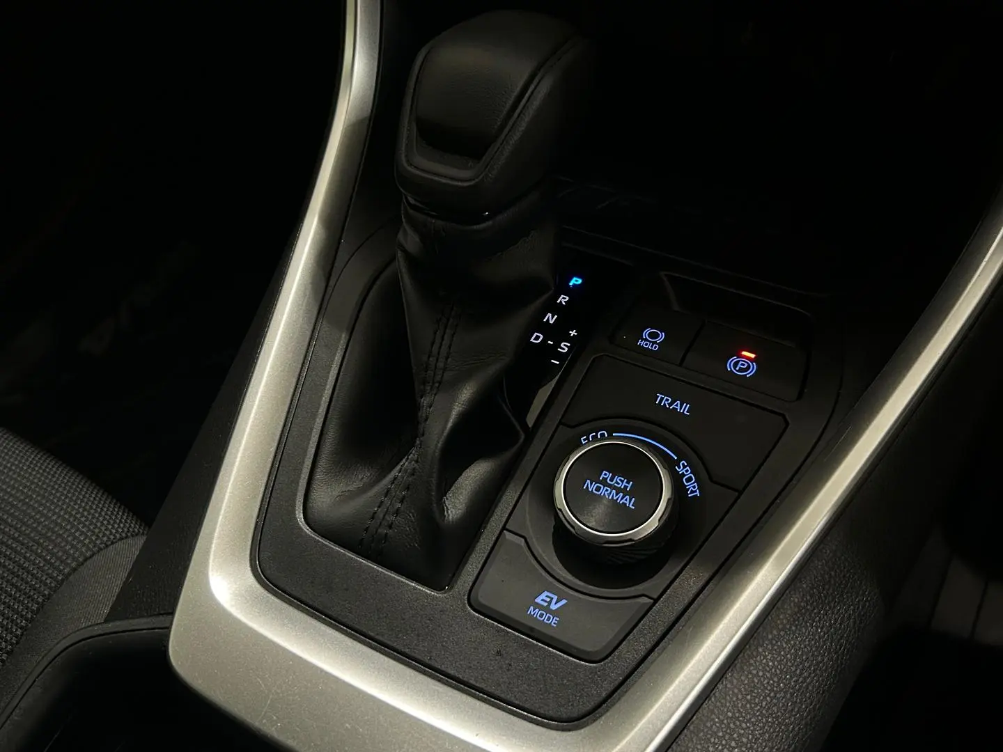 2020 Toyota RAV4 Gallery Image 18