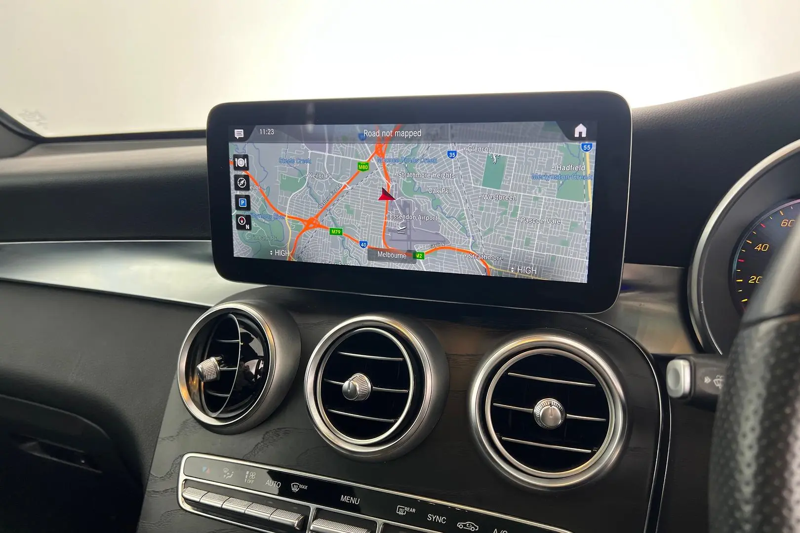 2022 Mercedes-Benz GLC-Class Gallery Image 17