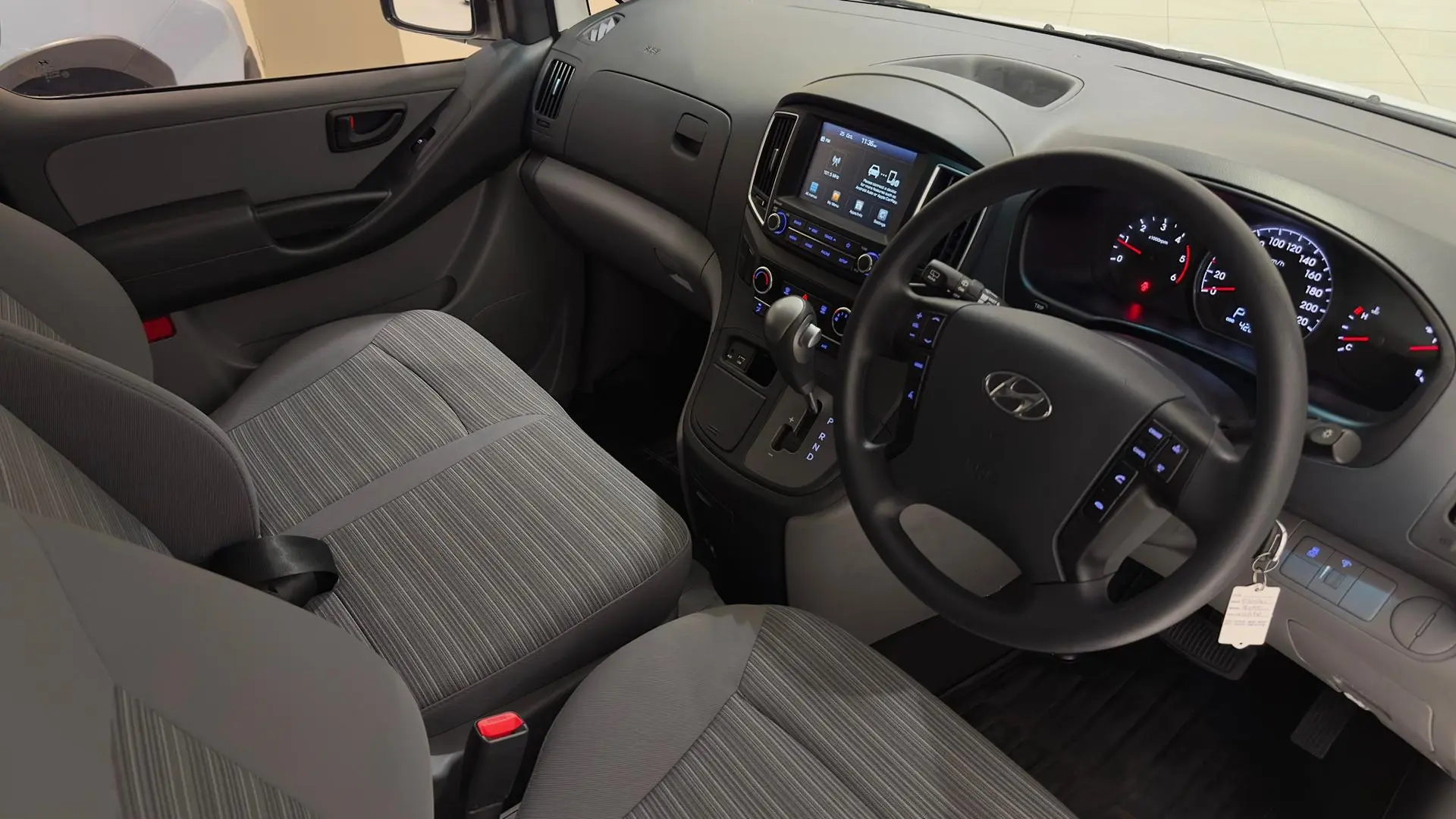 2021 Hyundai iLoad Gallery Image 11