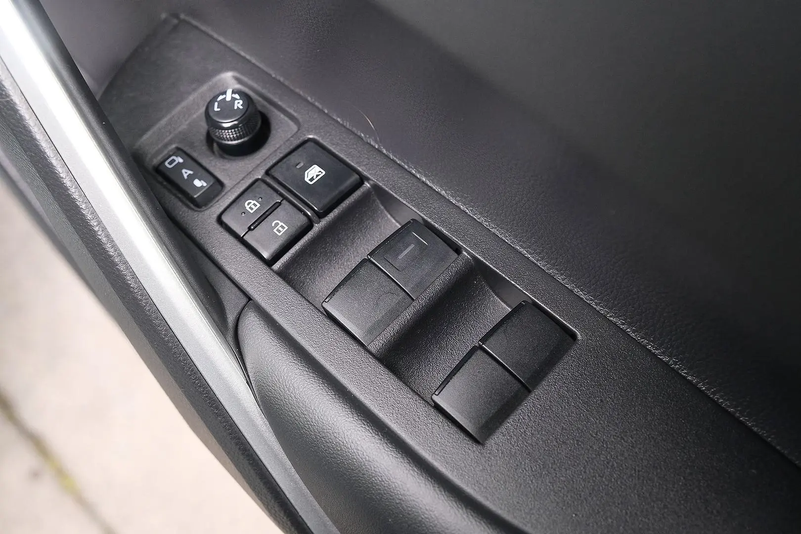 2024 Toyota Corolla Cross Gallery Image 12