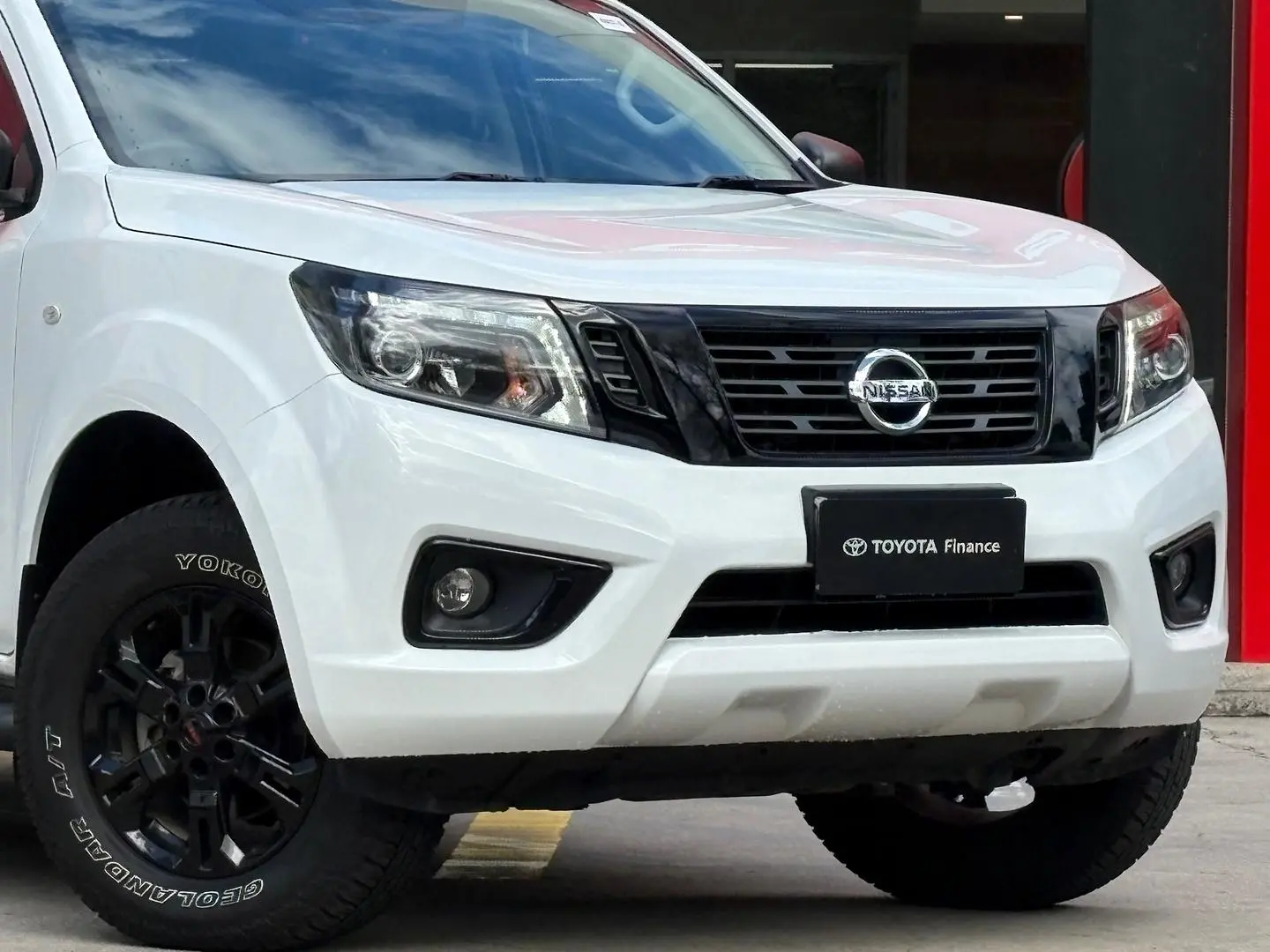 2020 Nissan Navara Gallery Image 3