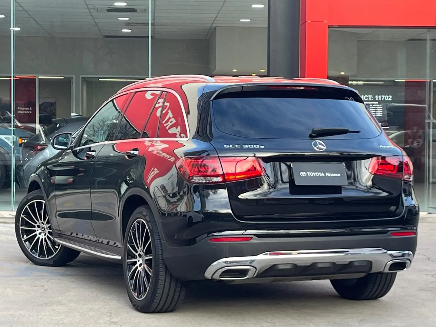 2022 Mercedes-Benz GLC-Class Gallery Image 6