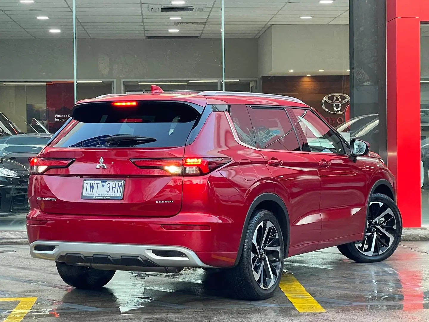 2022 Mitsubishi Outlander Gallery Image 11