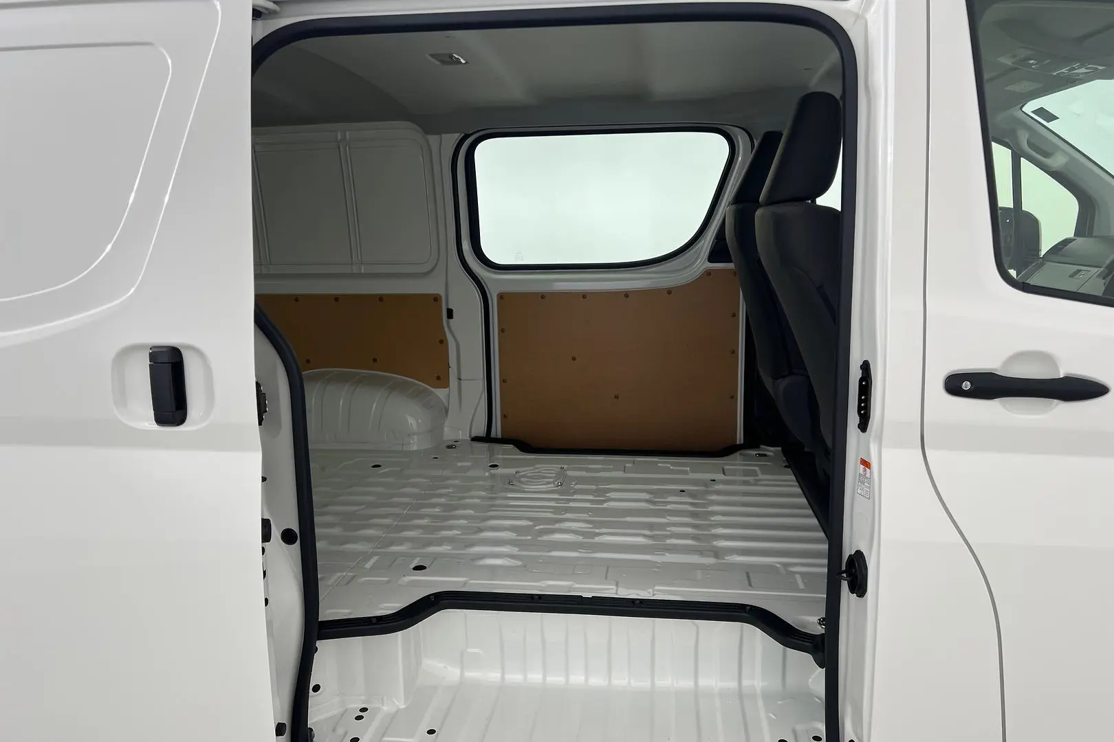 2022 Toyota Hiace Gallery Image 10