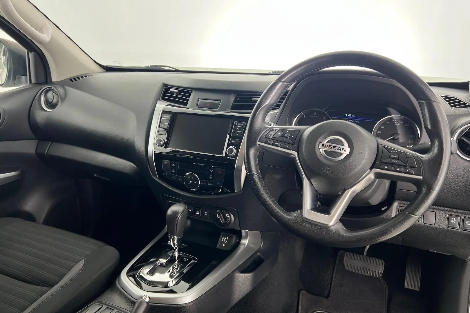 2021 Nissan Navara Gallery Image 11