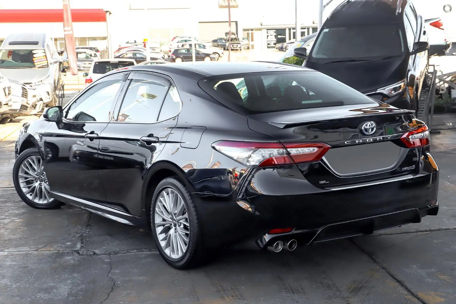 2020 Toyota Camry Gallery Image 3