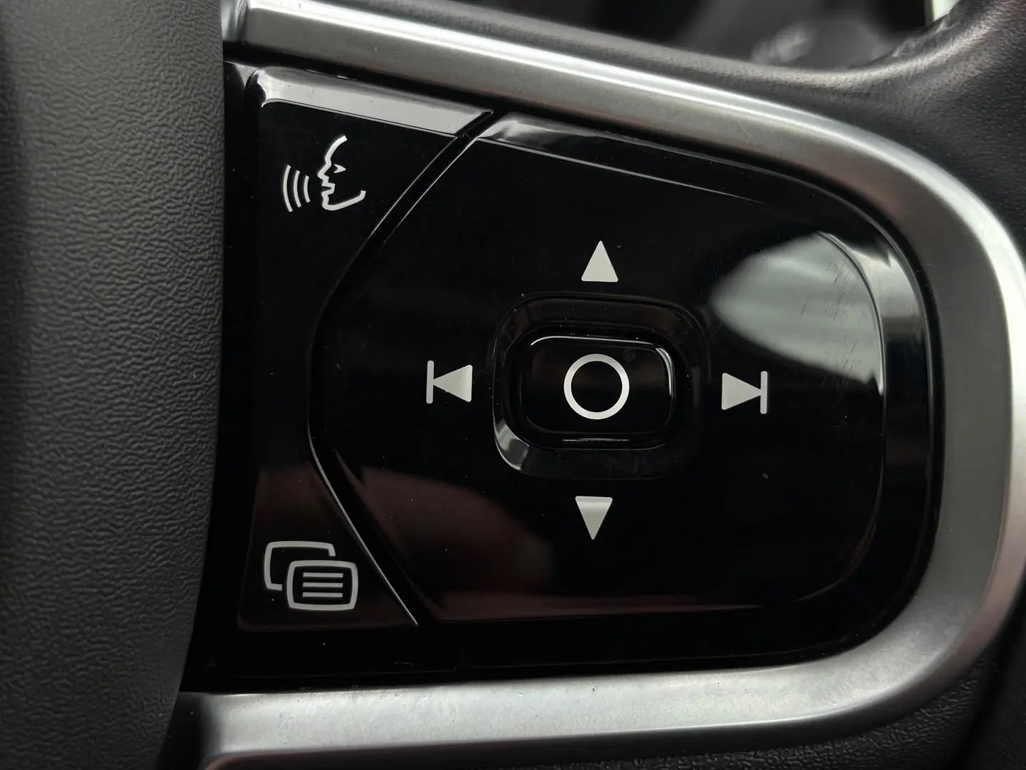 2019 Volvo XC60 Gallery Image 21