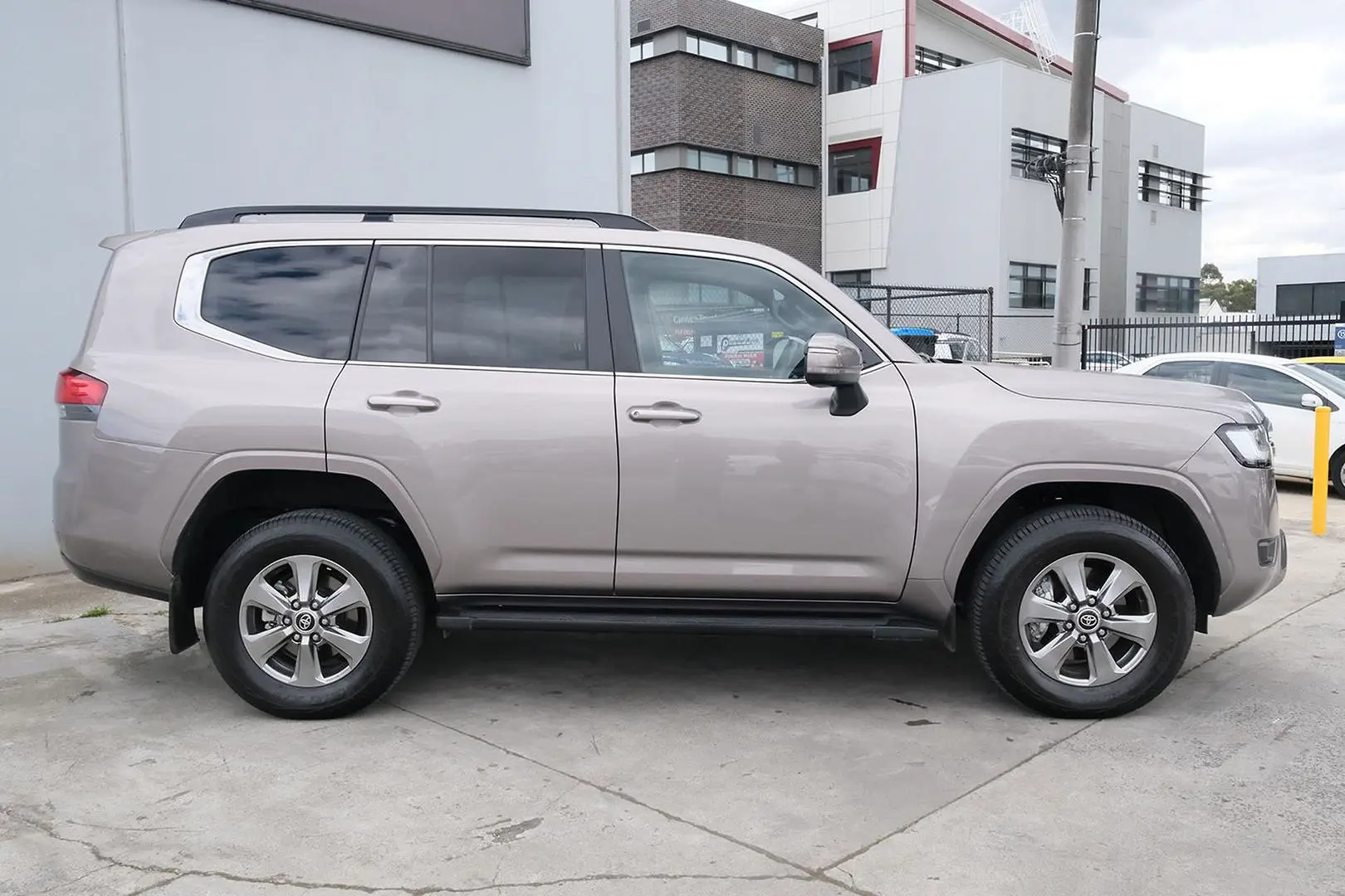 2023 Toyota Landcruiser Gallery Image 5
