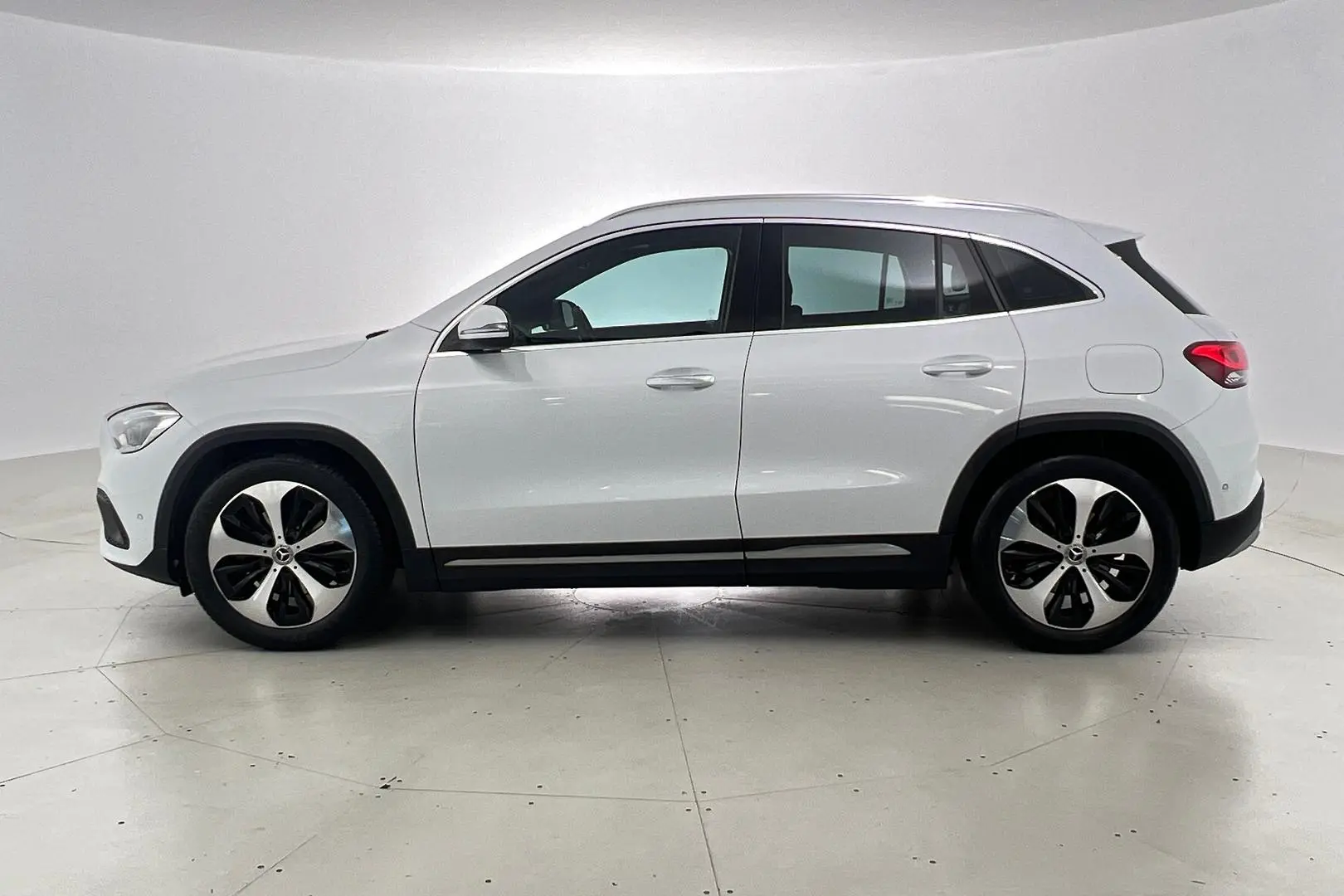 2021 Mercedes-Benz GLA-Class Gallery Image 7