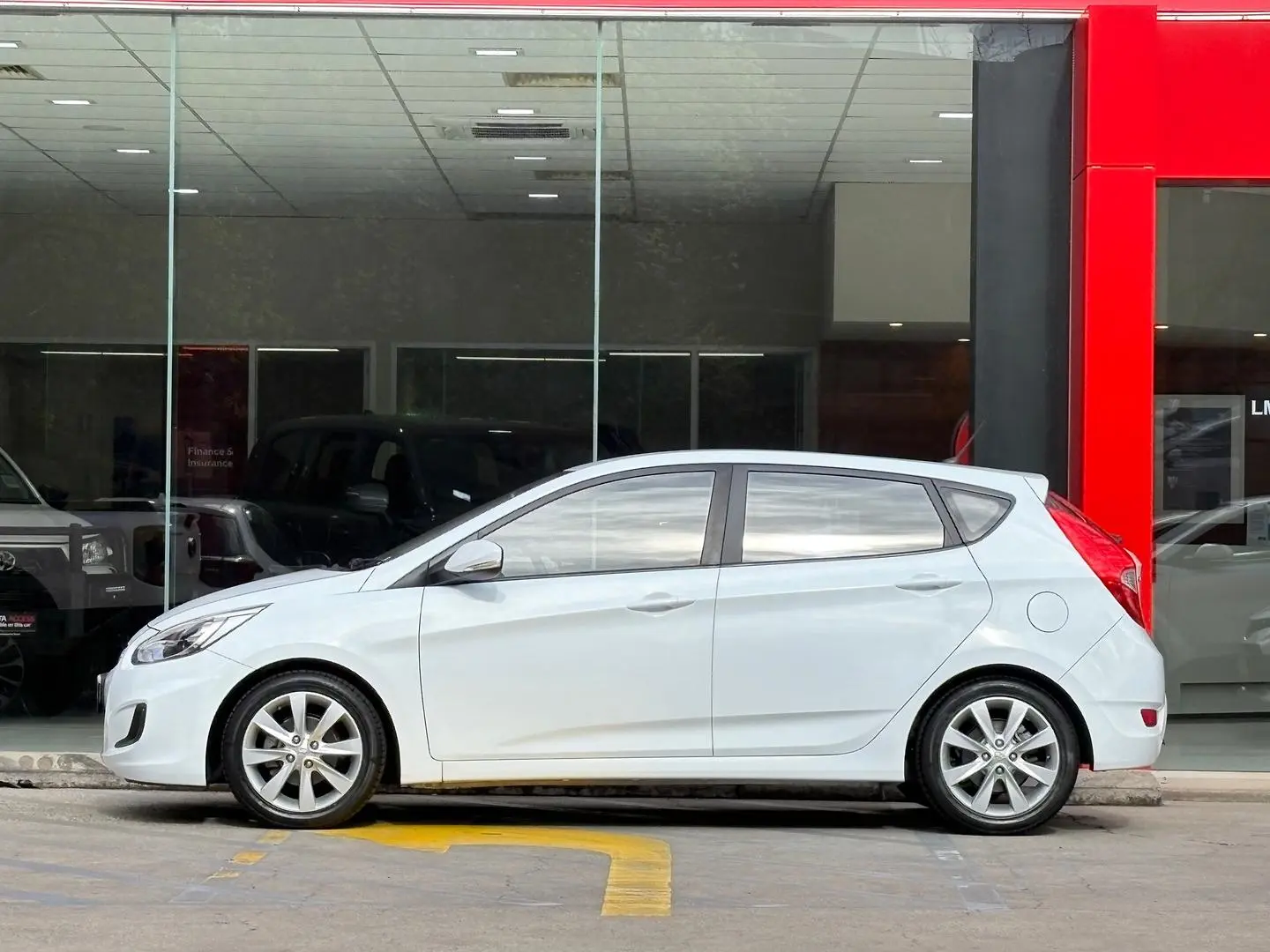 2017 Hyundai Accent Gallery Image 5