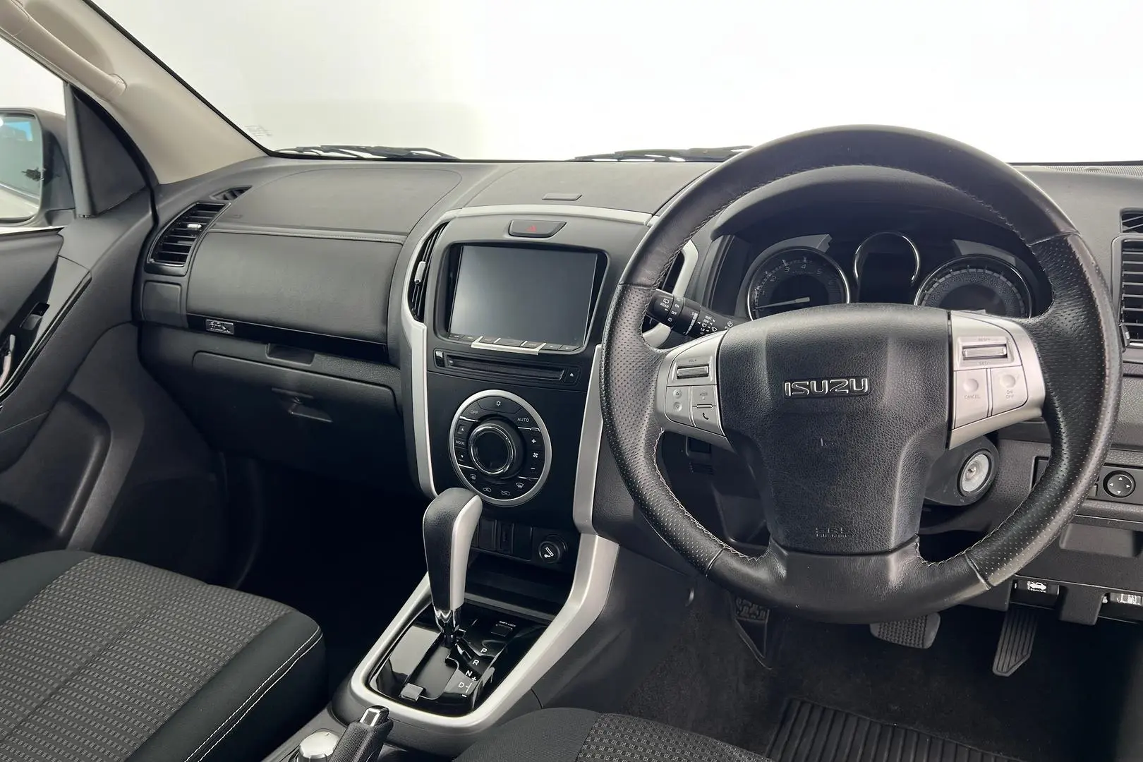 2018 Isuzu MU-X Gallery Image 11