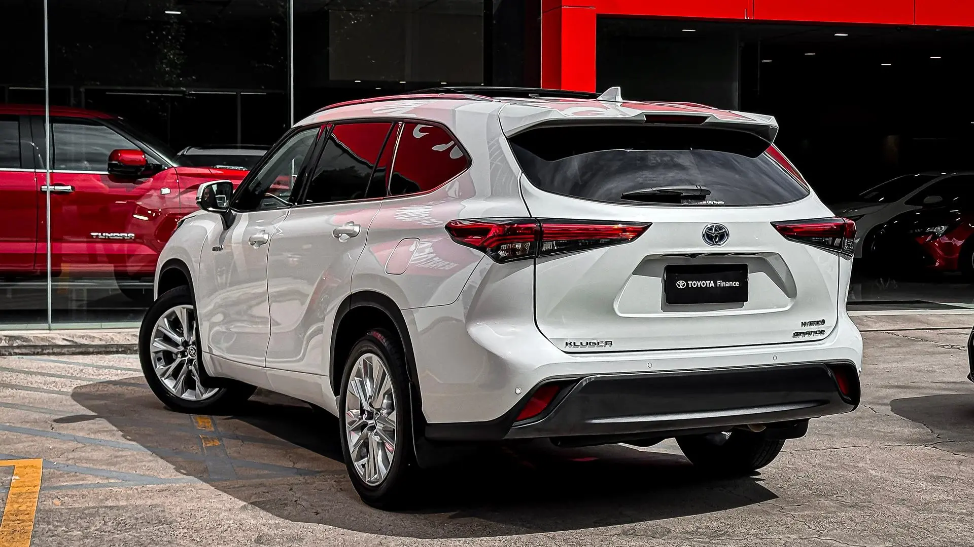 2021 Toyota Kluger Gallery Image 2