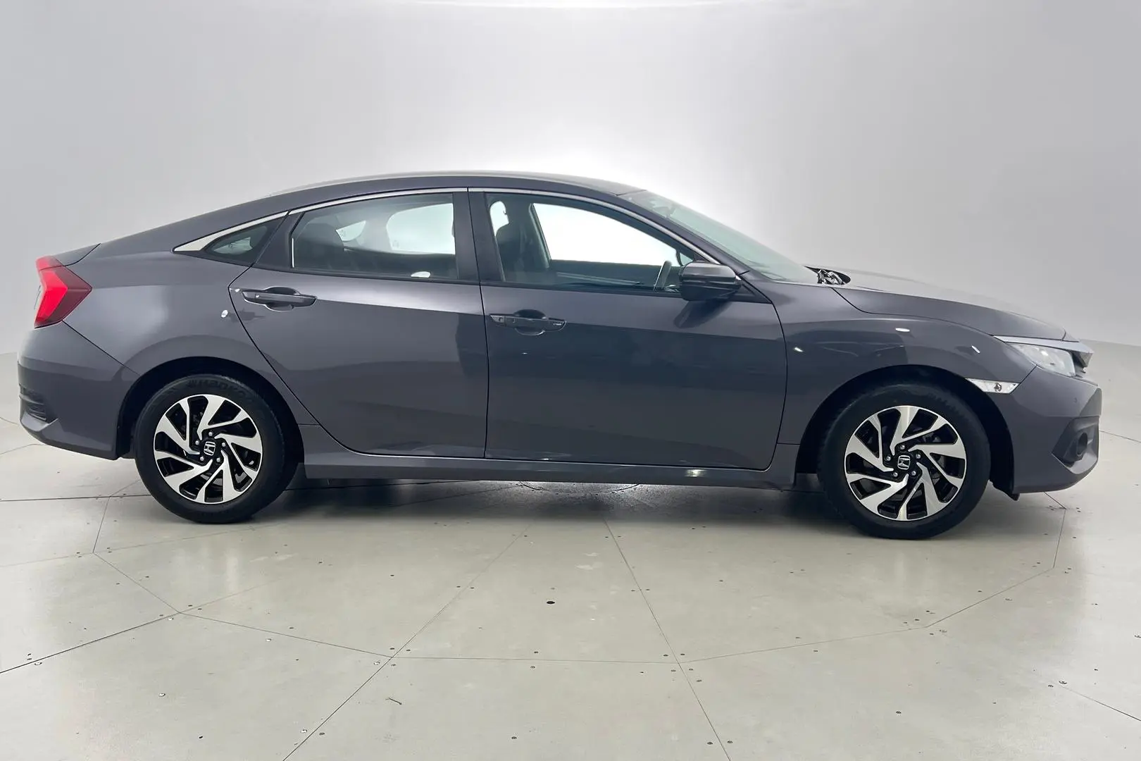 2018 Honda Civic Gallery Image 3