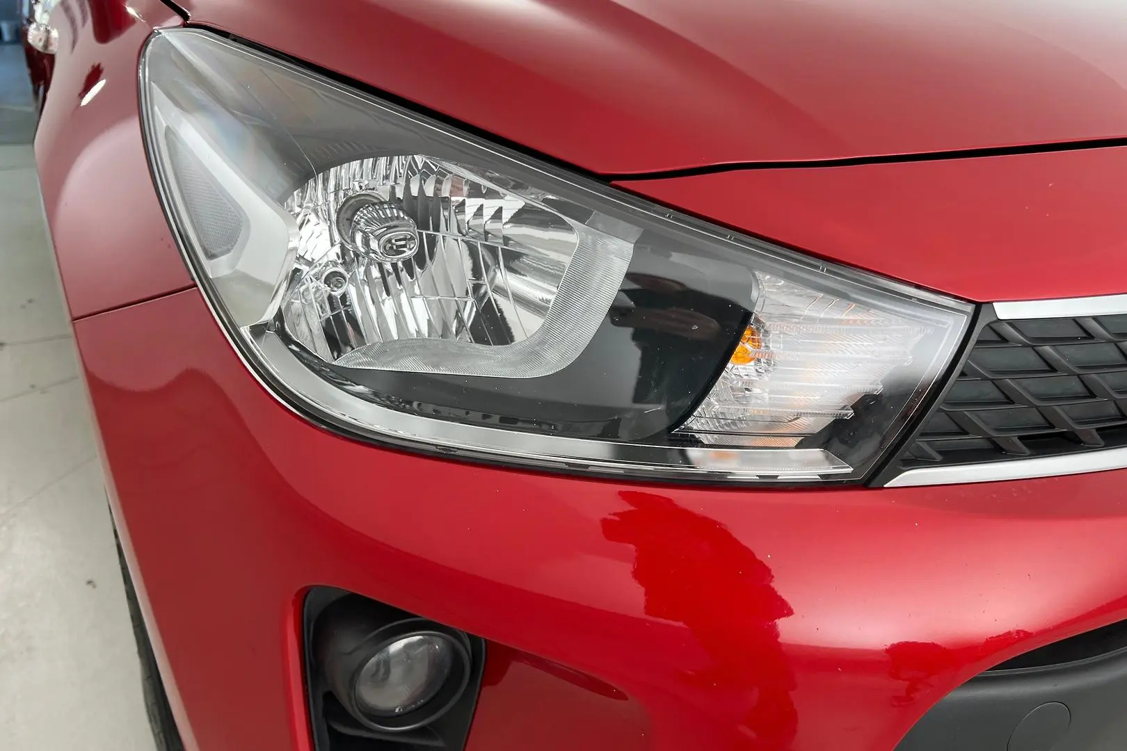 2019 Kia Rio Gallery Image 2