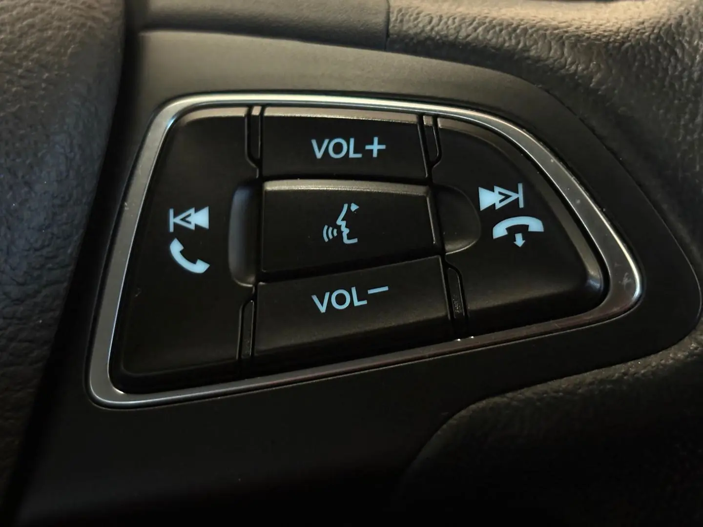 2017 Ford Focus Gallery Image 21