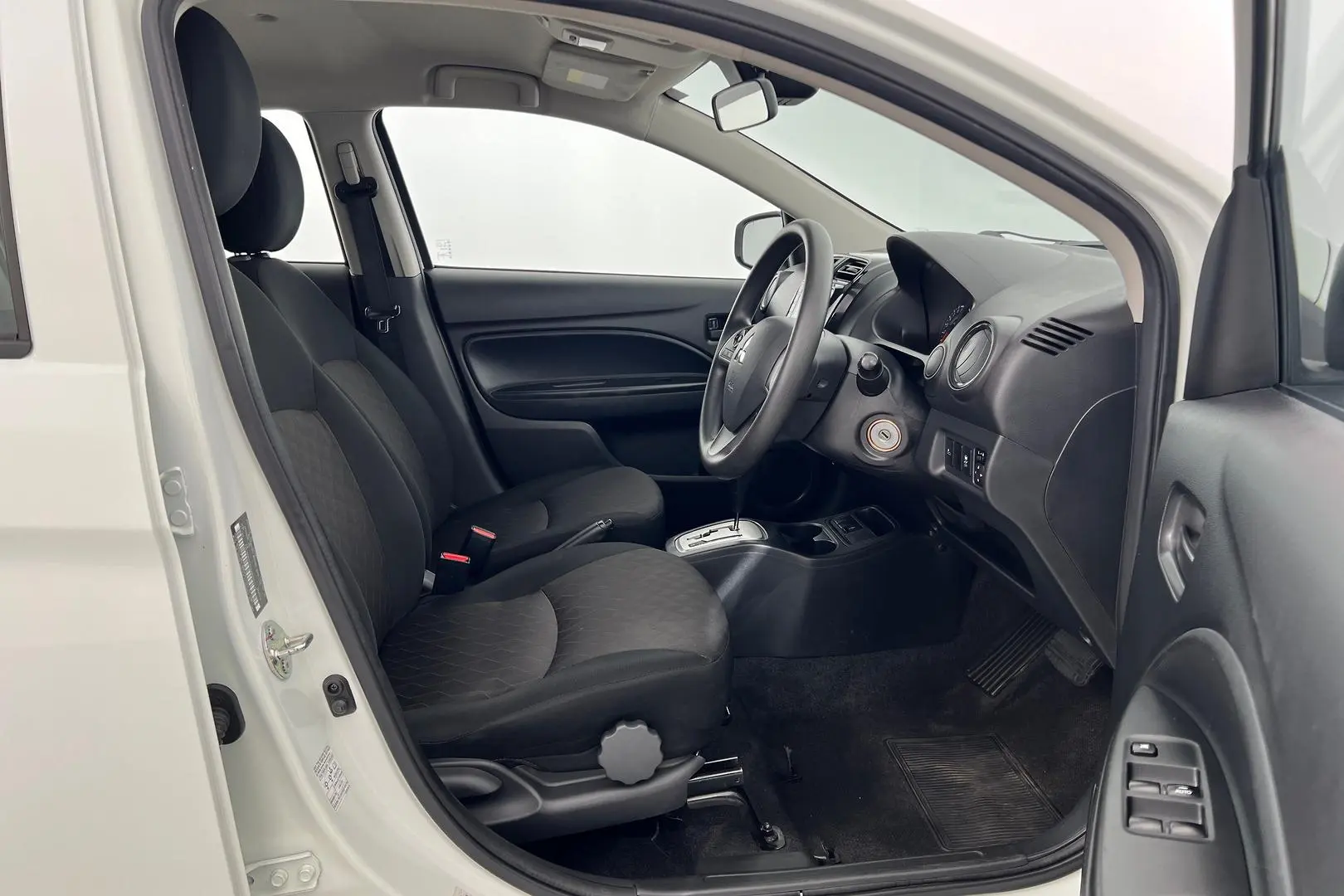 2020 Mitsubishi Mirage Gallery Image 12