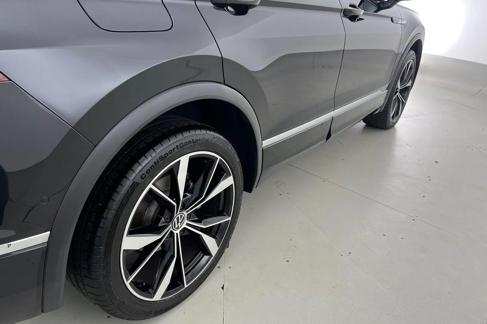 2024 Volkswagen Tiguan Gallery Image 5