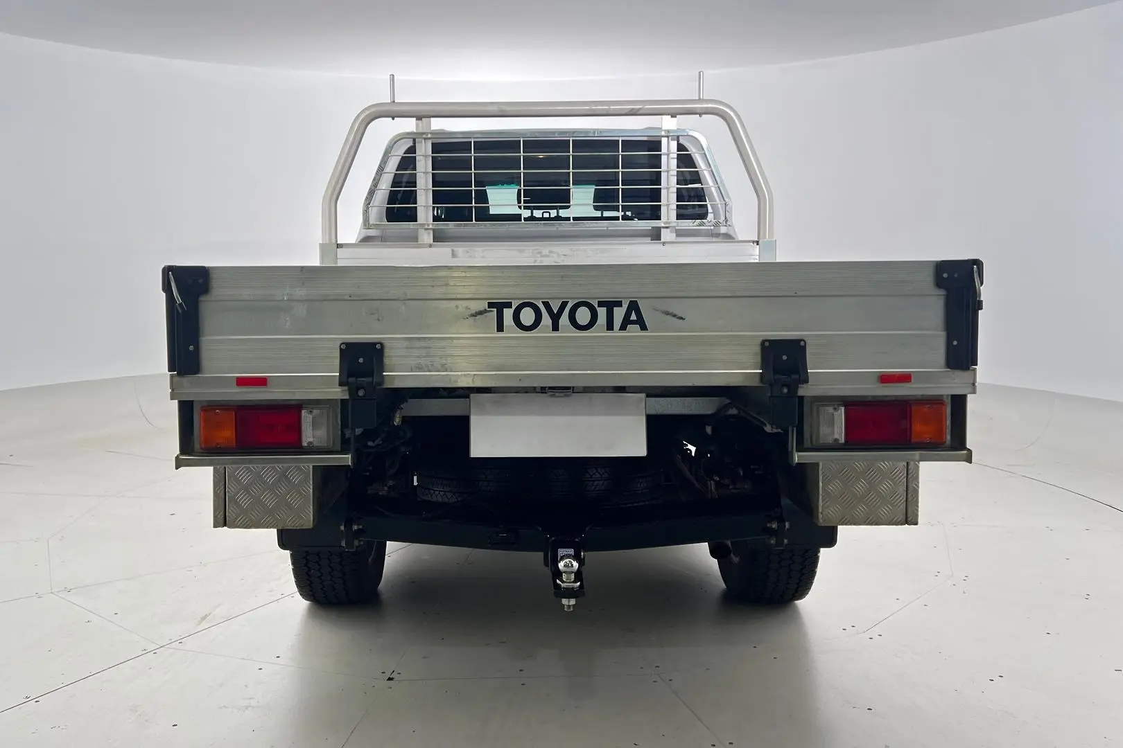 2018 Toyota Hilux Gallery Image 3